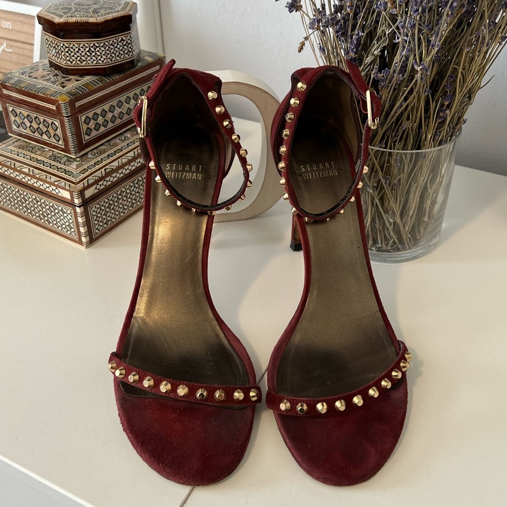 Stuart Weitzman Gold Studs Heels in Burgundy